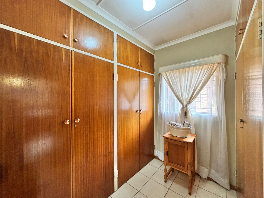 6 Bedroom Property for Sale in Flamwood North West
